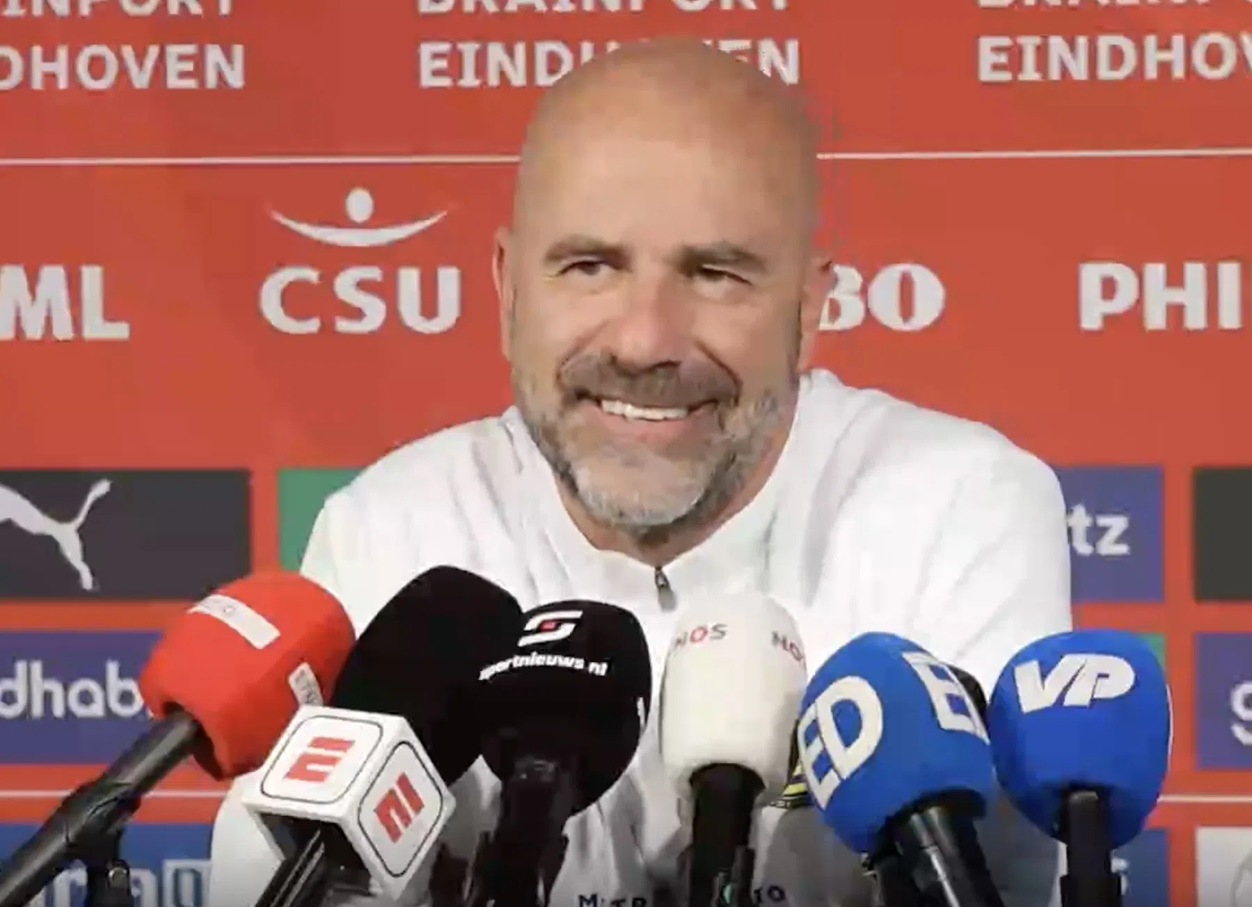 Bosz refereert aan trainer Ajax Vrouwen bij vraag over titelkansen