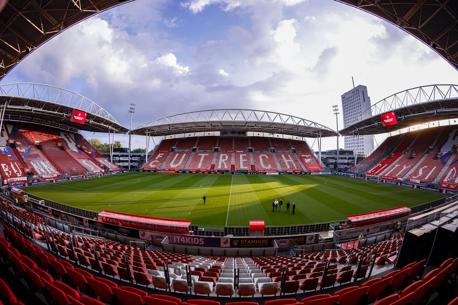 FC Utrecht - SC Heerenveen door actie van thuisclub nu al prachtig duel