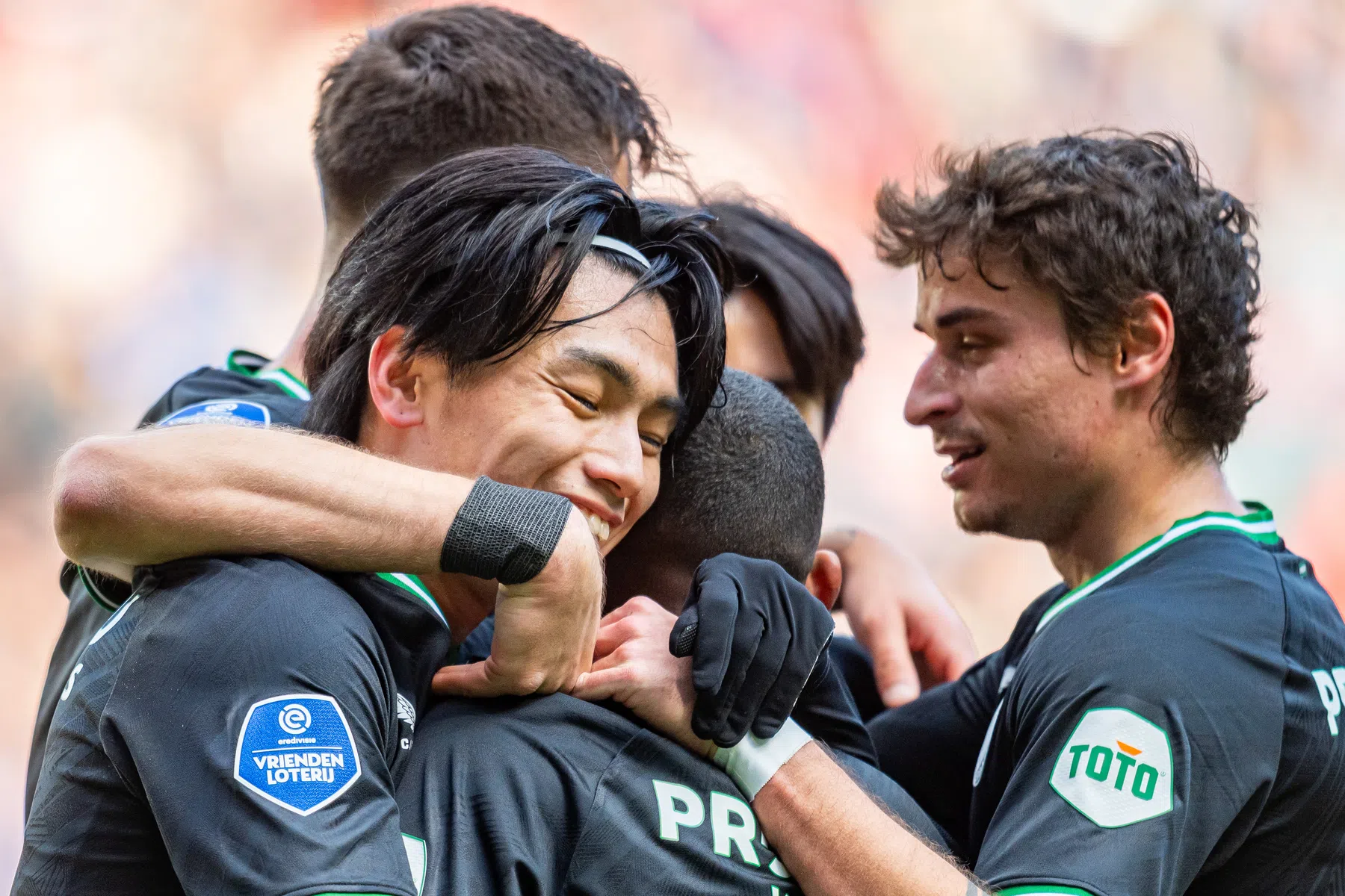 Domper voor Feyenoord: Ueda en Bueno missen hervatting Eredivisie