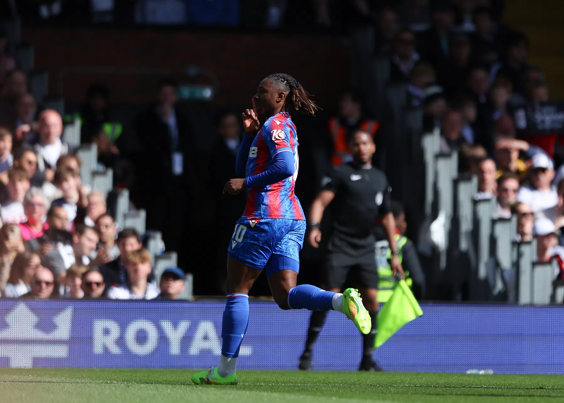Eze wijst Crystal Palace de weg naar Wembley