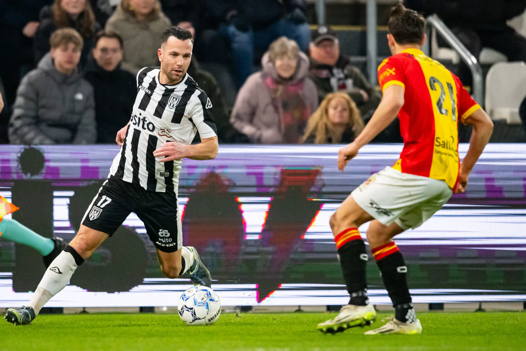 Heracles maakt op zeer originele wijze twee contractverlengingen bekend