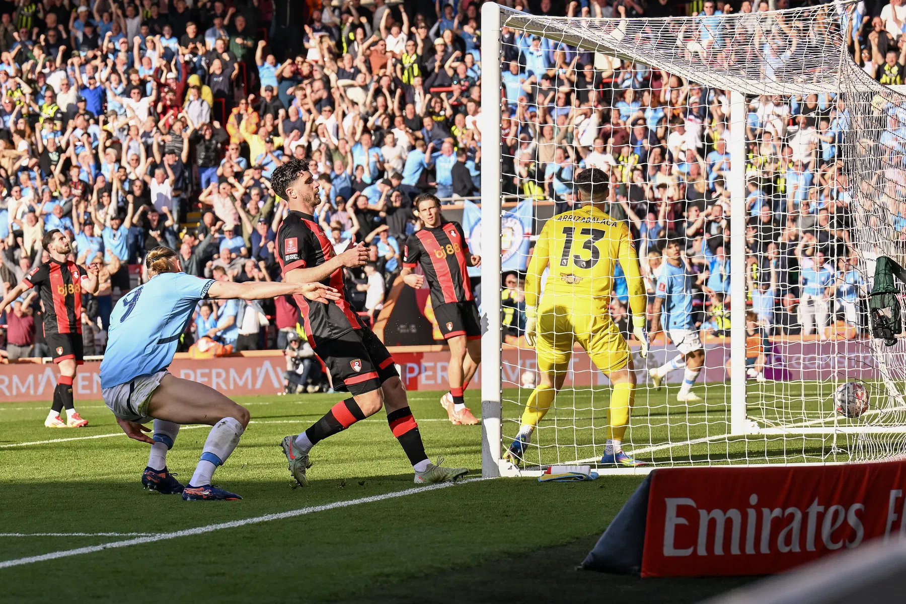 City naar Wembley: Guardiola overschaduwt met wissels assist Kluivert