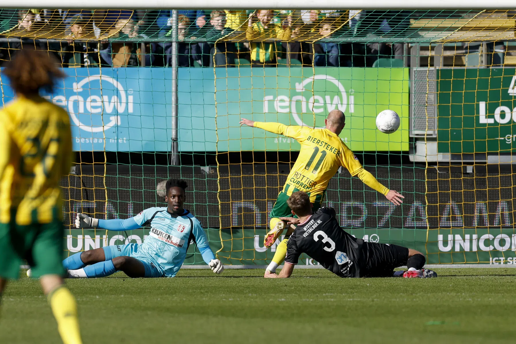 ADO haalt opgelucht adem na late ontsnapping in KKD-topper