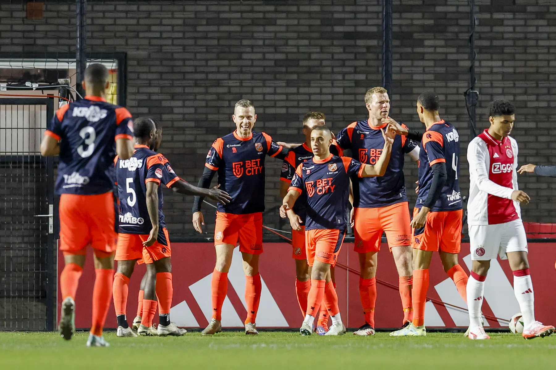 FC Volendam dendert door richting titel, Driouech scoort voor verliezend Jong PSV