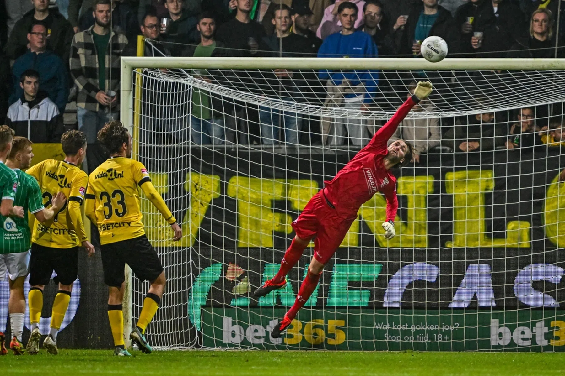 De Boer krijgt lading eieren nadat hij MOTM geworden is