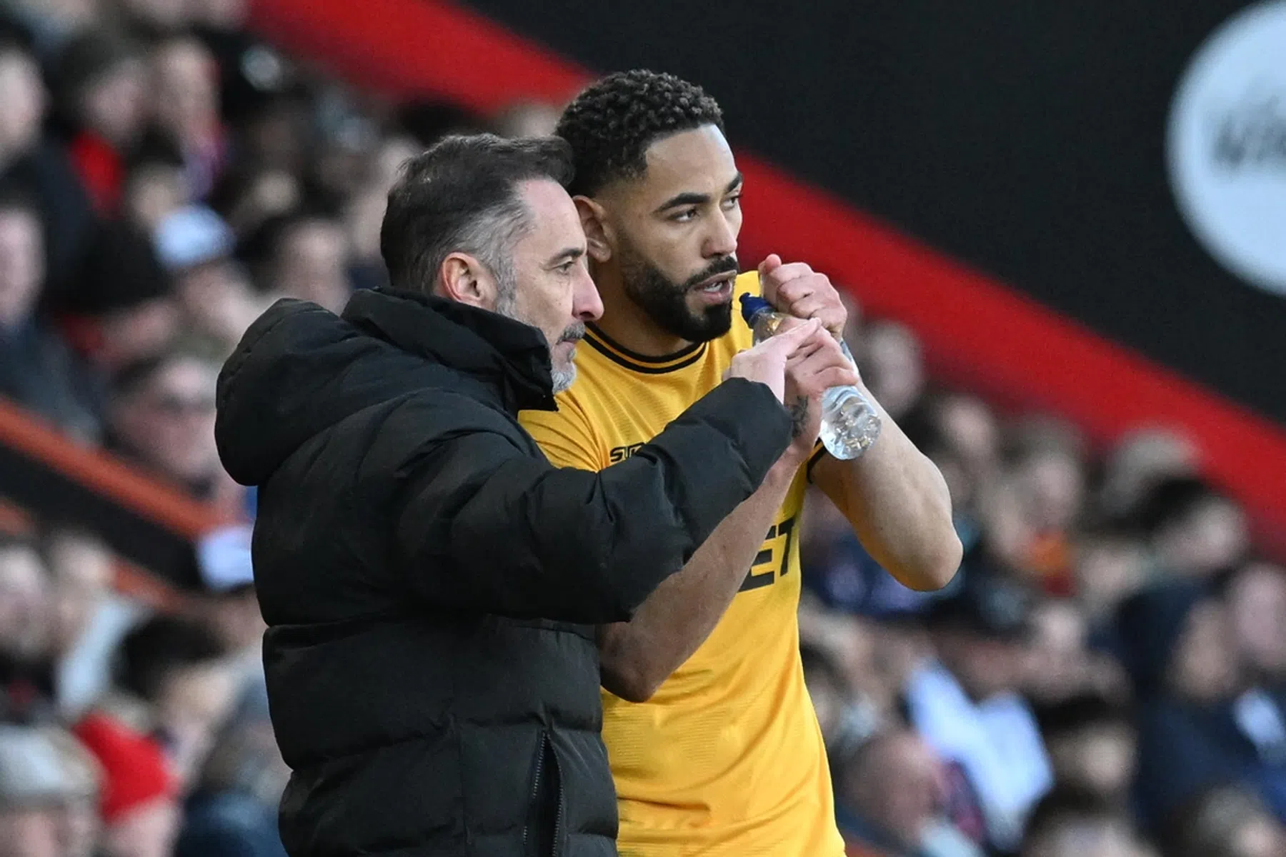 Wolves-coach lacht transferverhalen weg: 'Ik weet niet eens of ik morgen nog leef!'