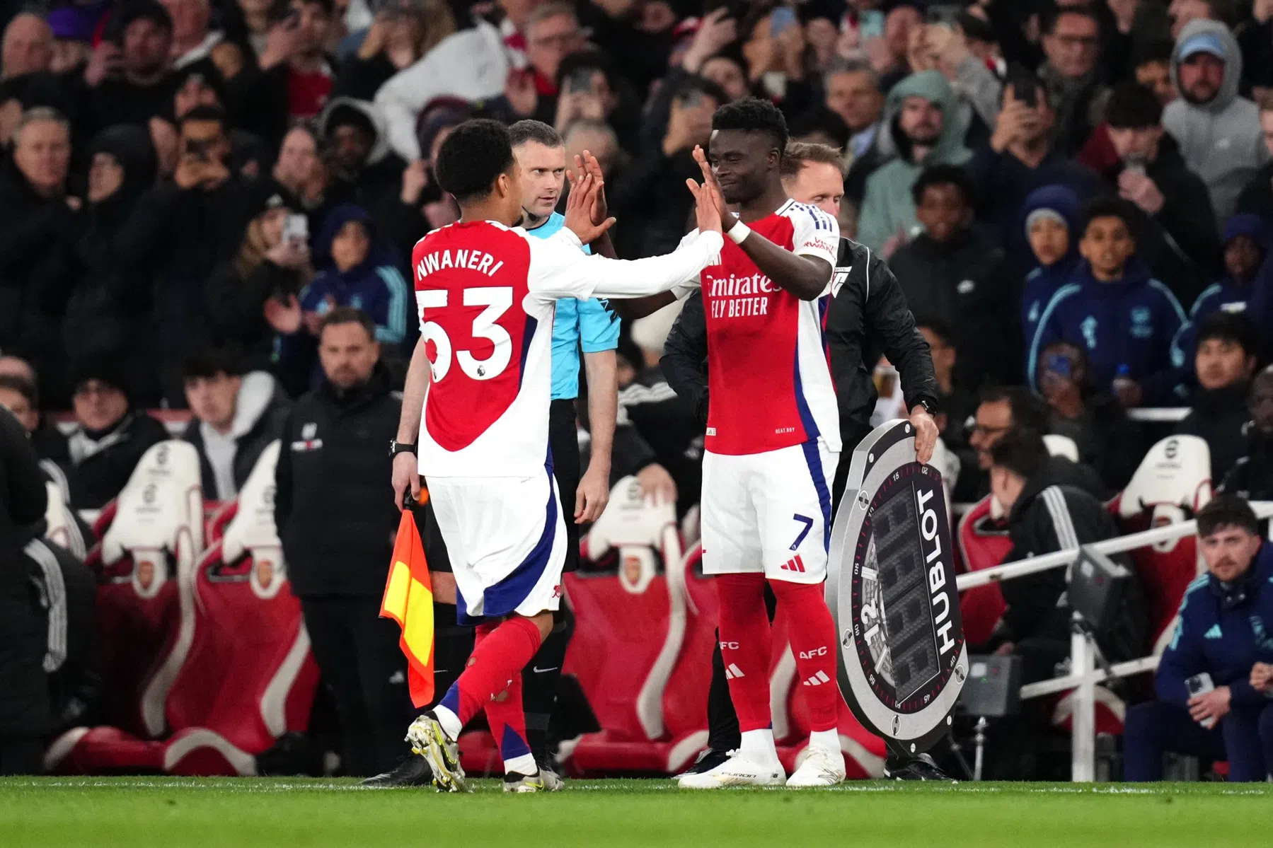Saka viert rentree in stijl bij Arsenal, toch zorgen richting Real
