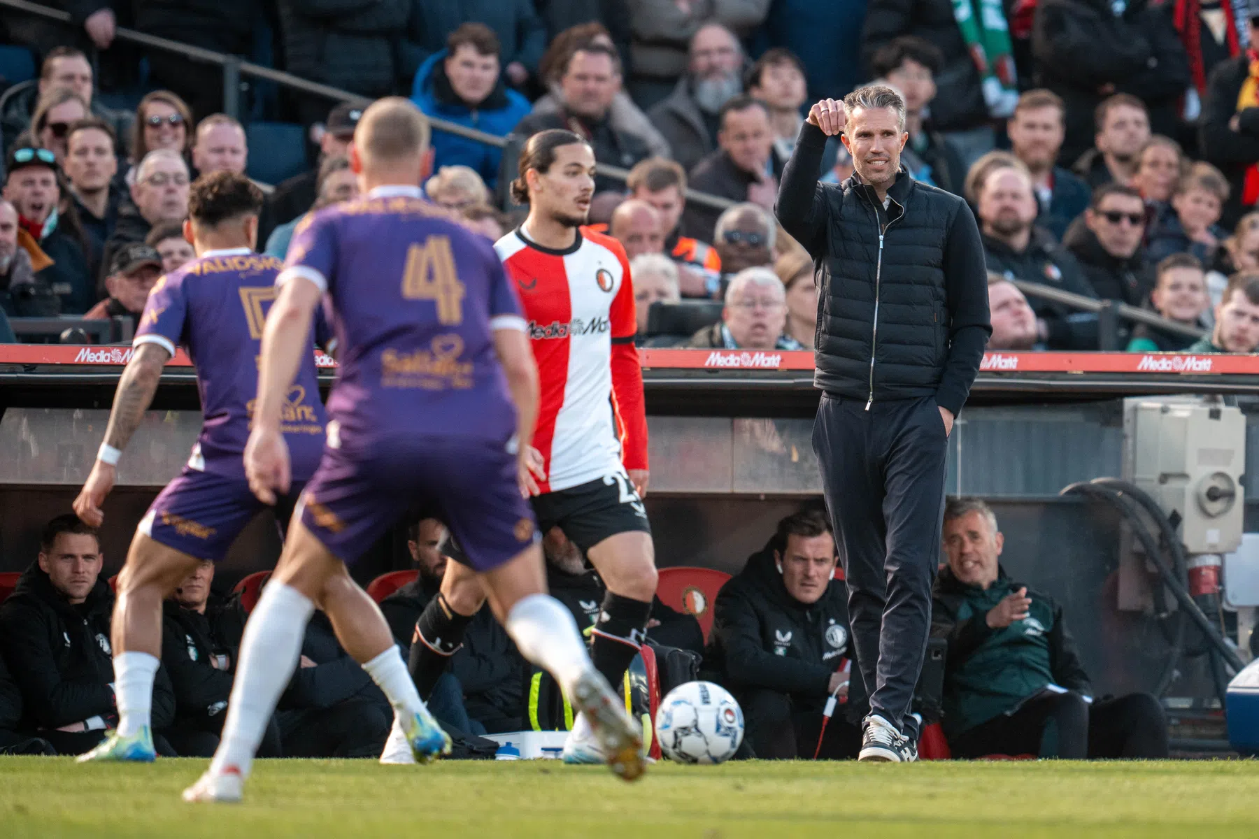 Van Persie heeft geen haast bij Feyenoord: 'Derde trainer voor deze spelers'