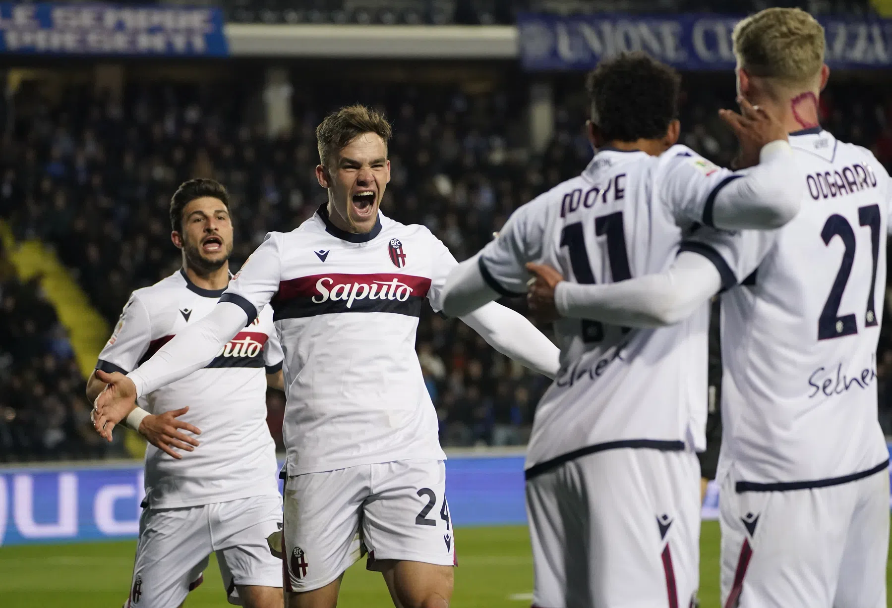 Dallinga bejubeld op weg naar bekerfinale met Bologna: 'Het paradijs wacht'