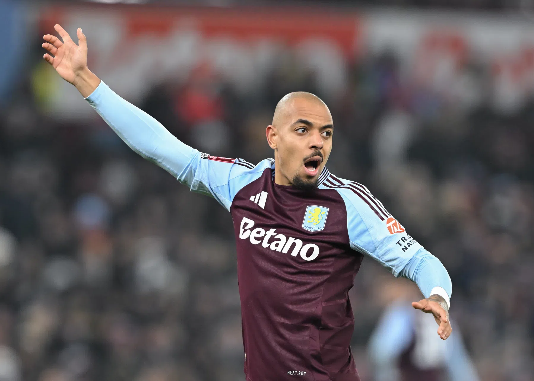 Malen verschalkt Verbruggen en maakt eerste goal voor winnend Aston Villa