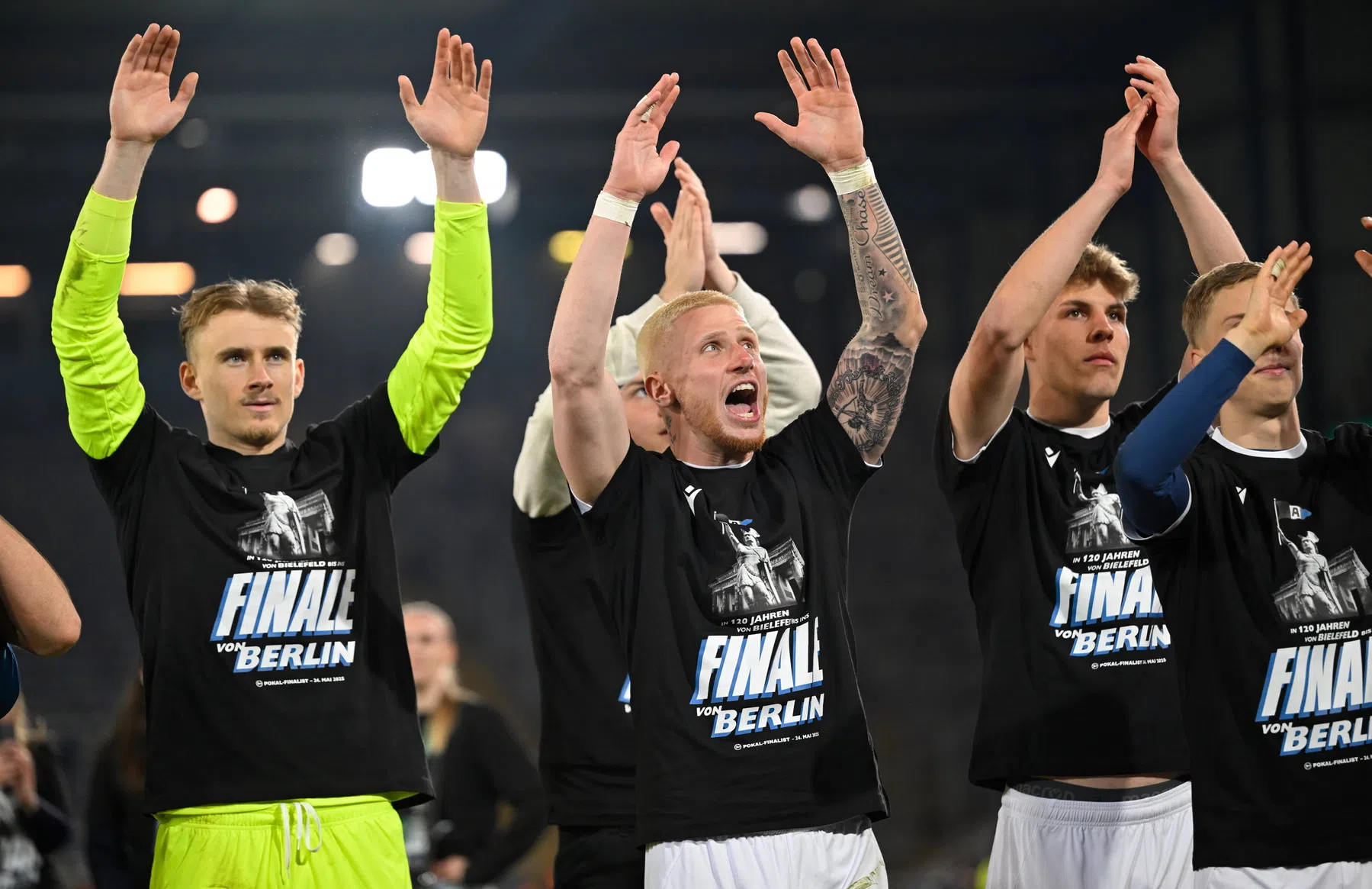 Ultiem bekersprookje voor Bielefeld: 'Ga alsjeblieft van dat veld af'