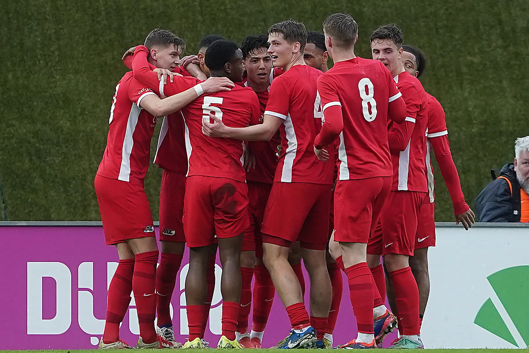 AZ flikt het weer en schakelt Man City uit in kwartfinale Youth League