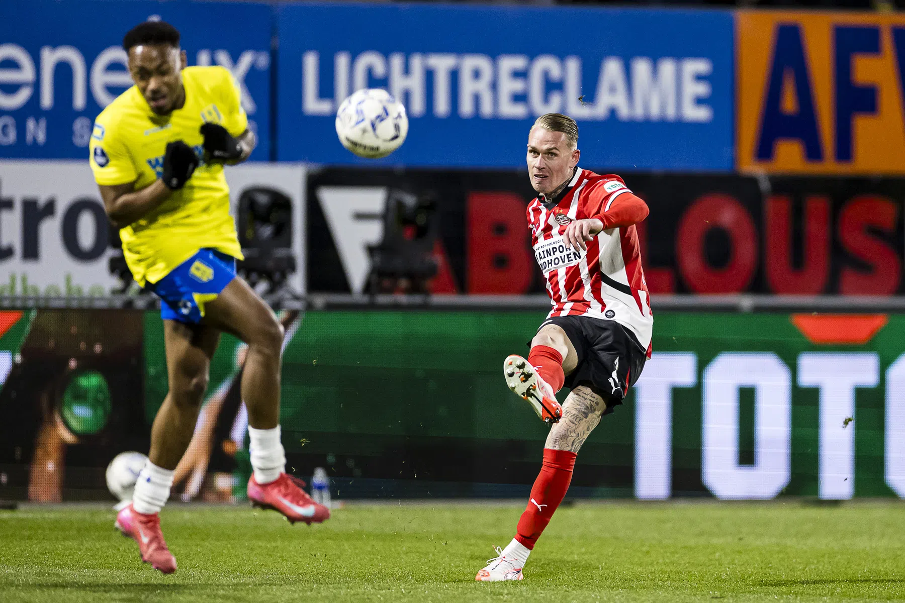 Karsdorp lijkt clausulebepaling niet te halen en koerst af op vertrek bij PSV