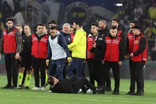 Thumbnail for article: Galatasaray geeft Mourinho flinke schop na op sociale media
