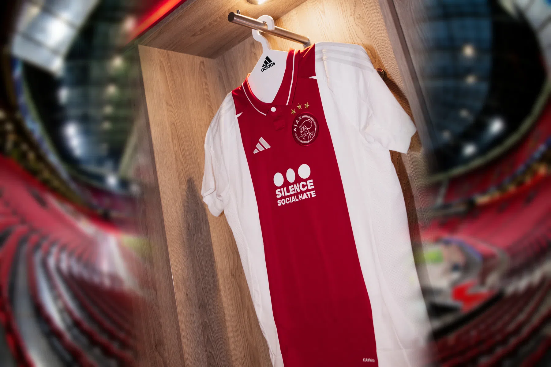Ajax gaat verder in strijd tegen 'social hate' en presenteert speciaal wedstrijdshirt