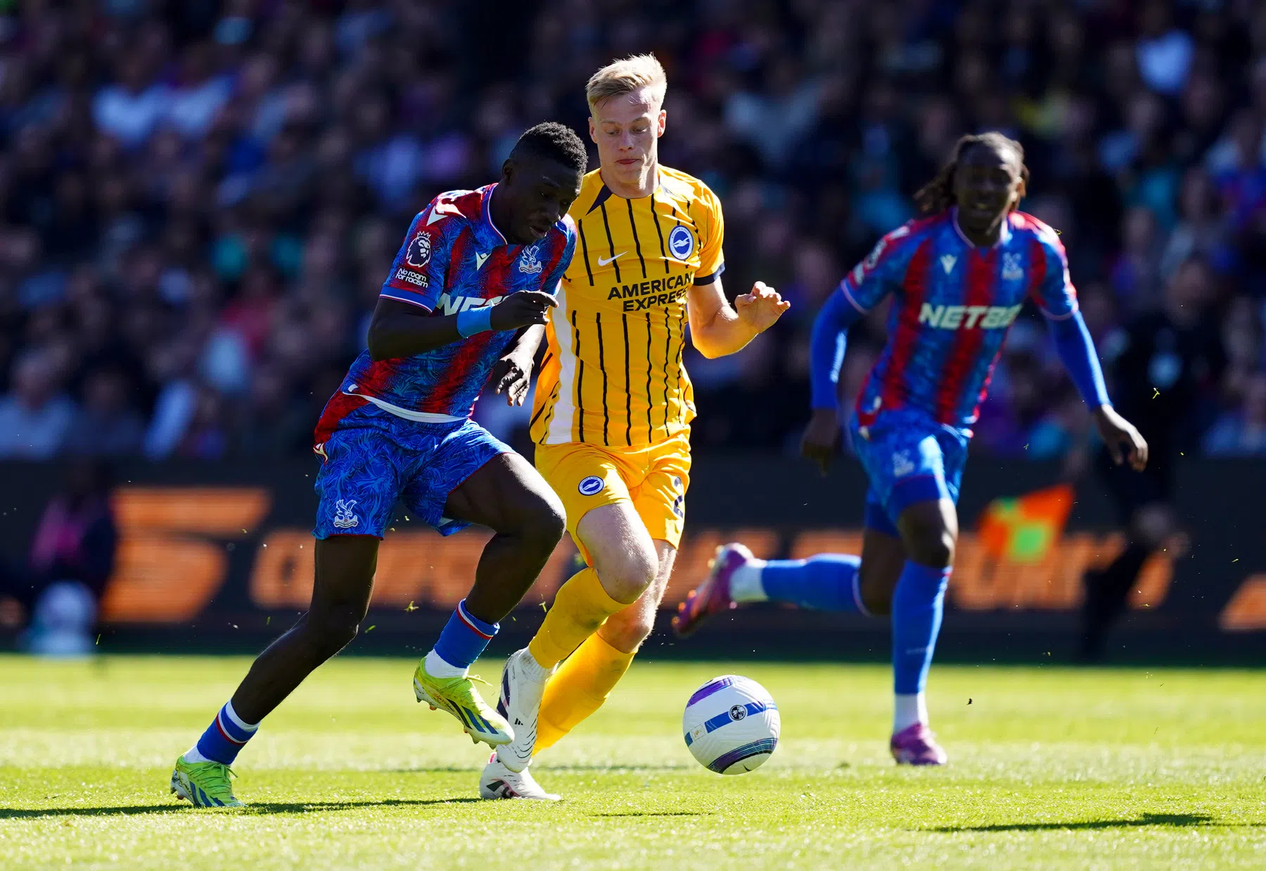 Brighton ziet vijfde plek uit zicht raken na rode kaart Van Hecke