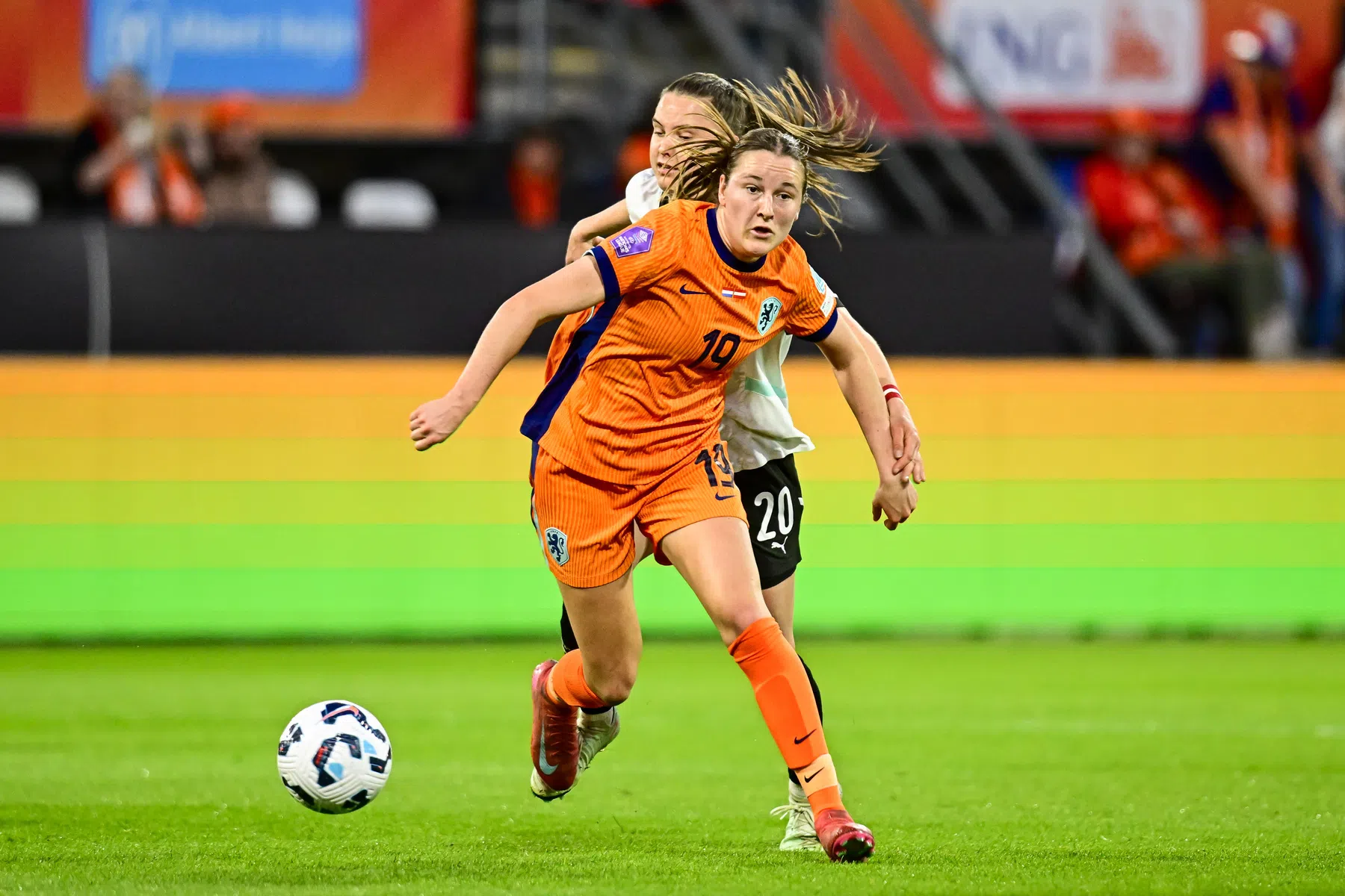 Rising star Oranje breekt bij volkslied: 'Dat deed me heel veel'