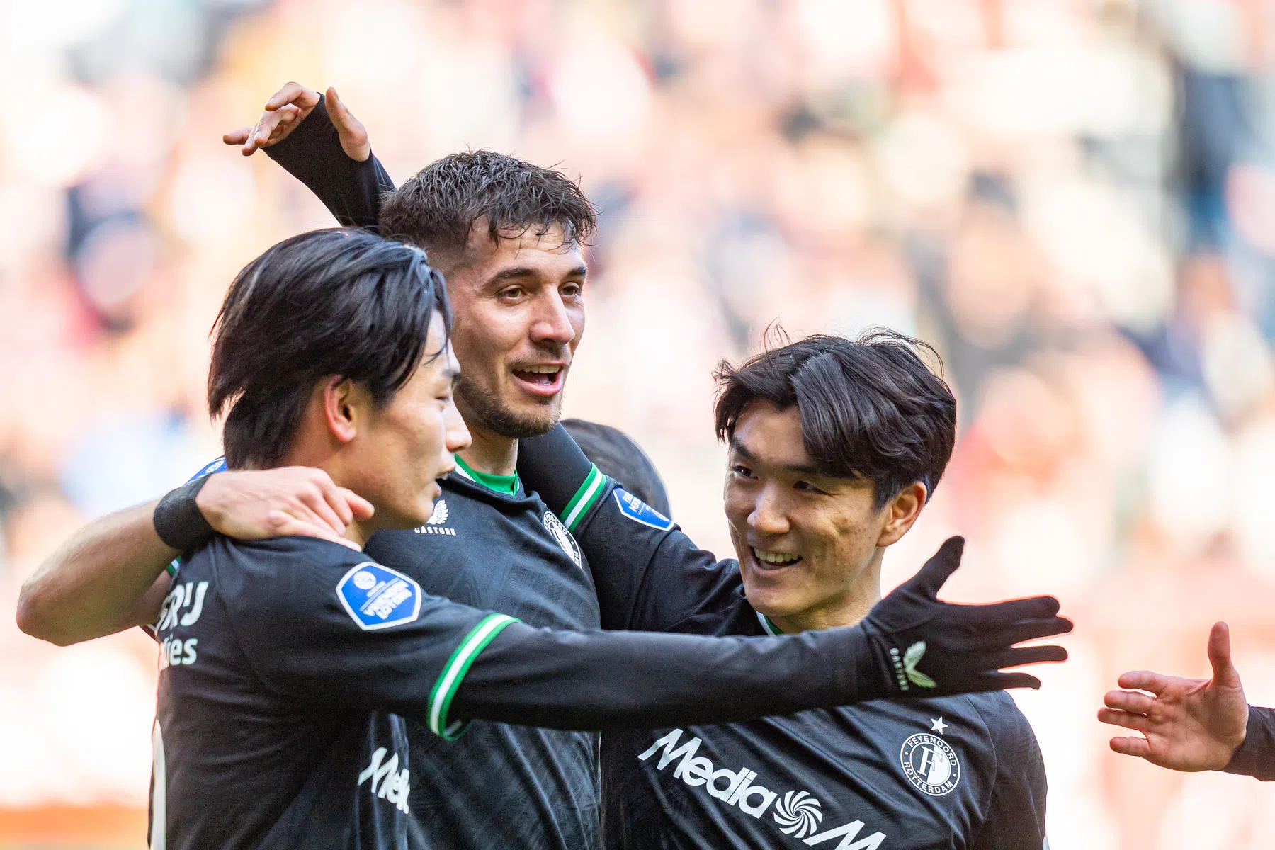 Kraker in Alkmaar: Feyenoord mist Hwang, Owuso-Oduro ontbreekt bij AZ