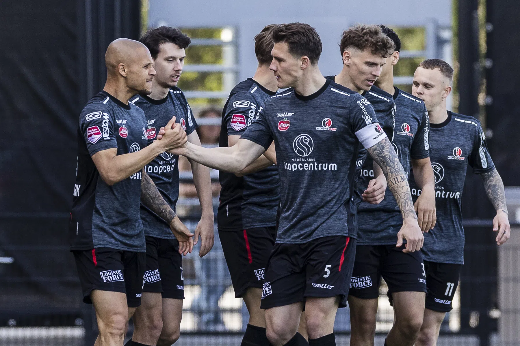 Helmond ziet Telstar in laatste seconde langszij komen, play-offs uit zicht