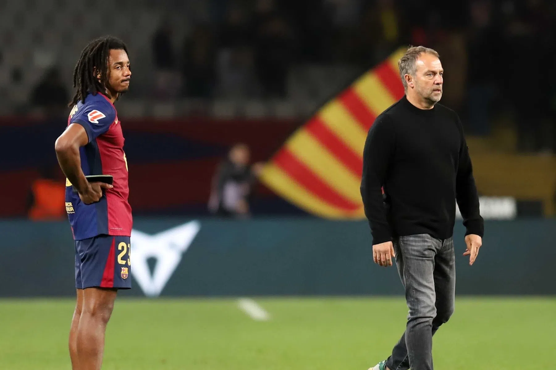 Flick kan leven met uitglijder Barcelona en verklaart wissel De Jong