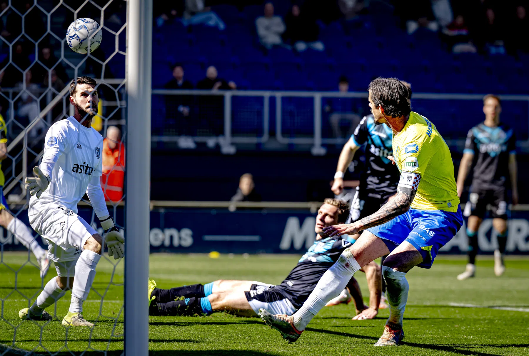 RKC blijft in hachelijke situatie na ongekende misser Zawada tegen Heracles