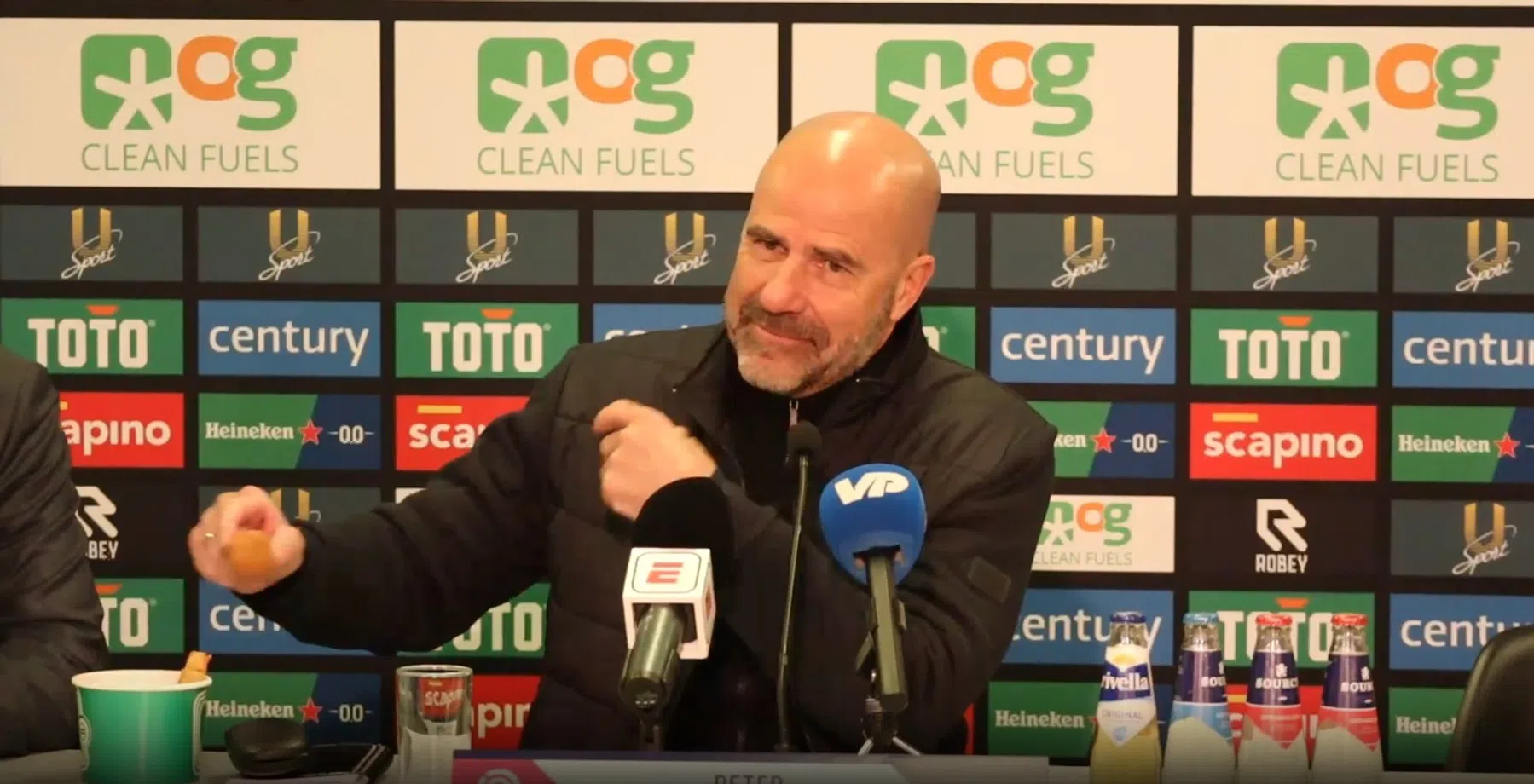 Bitterballiefhebber Bosz grapt met pers: 'Je moet een lange vraag stellen'