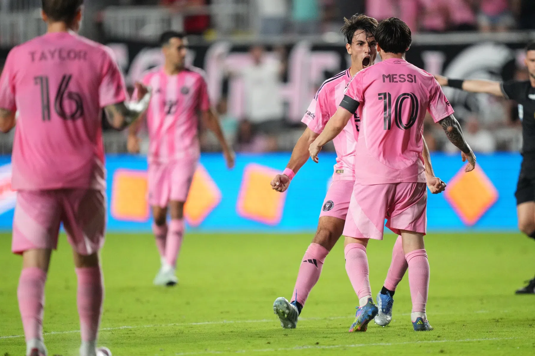 Messi maakt op heerlijke wijze veertigste goal voor Inter Miami