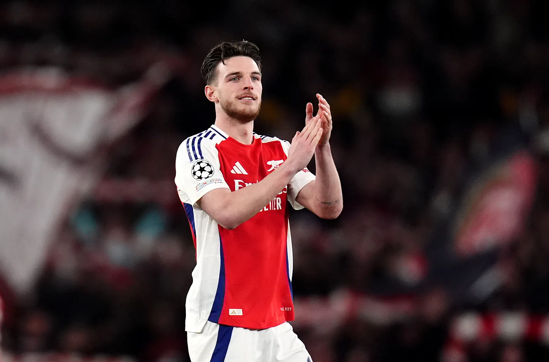 Engelse pers doopt pennen in lyriek: 'Bend it like Declan'