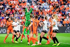 Thumbnail for article: Oranje rekent op nieuwe boegbeelden Brugts en Van Domselaar