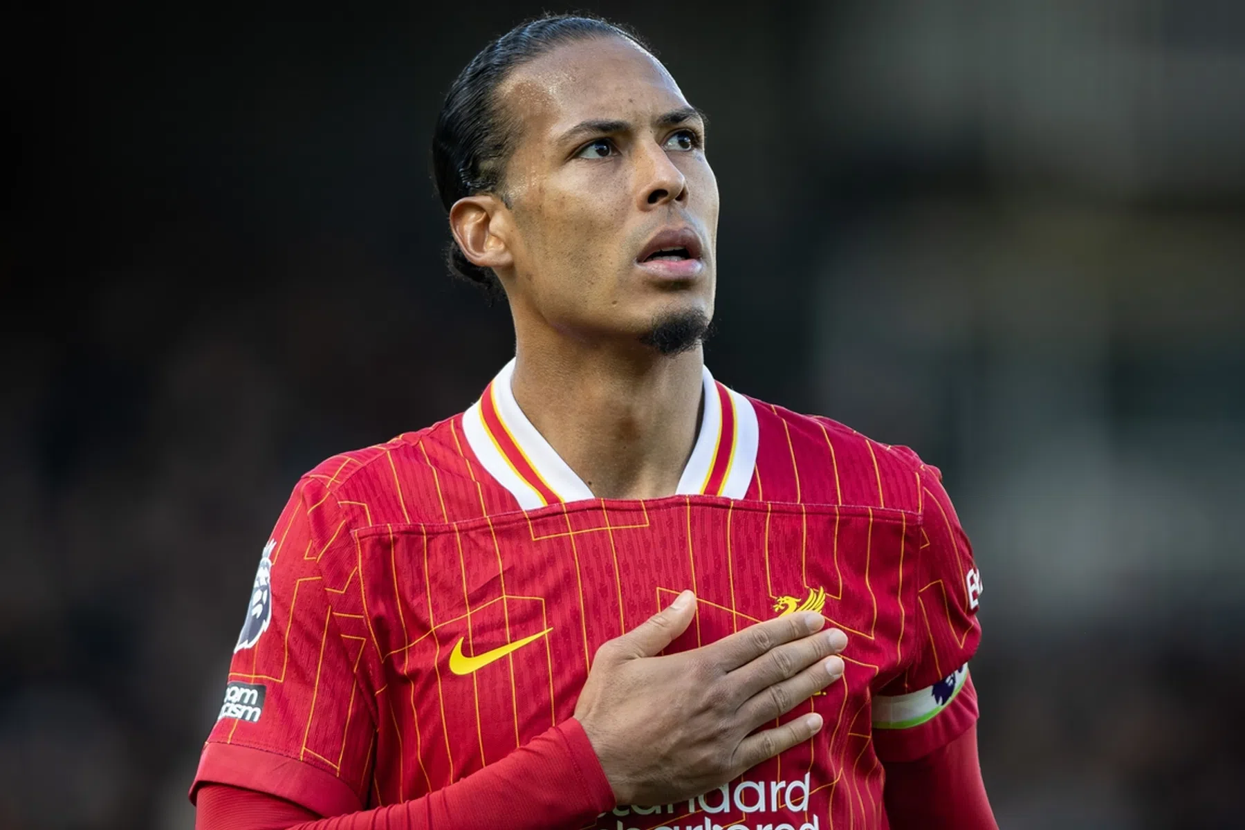 Van Dijk de hemel ingeprezen: 'Beste Premier League-verdediger ooit'