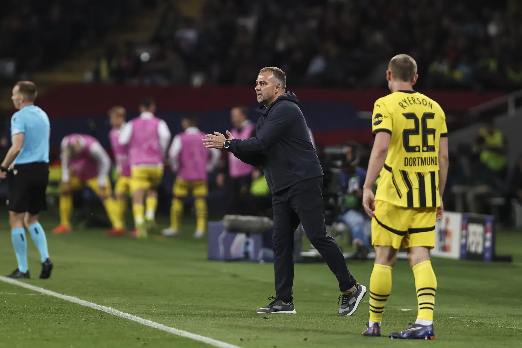 Flick is er na 4-0 zege op Dortmund nog niet gerust op