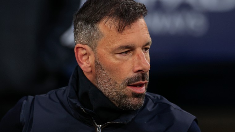 Van Nistelrooij pakt eerste punt sinds eind januari, Malen scoort voor Aston Villa