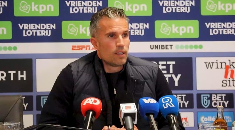 Eerbetoon Feyenoord-supporters aan Beenhakker raakte Van Persie