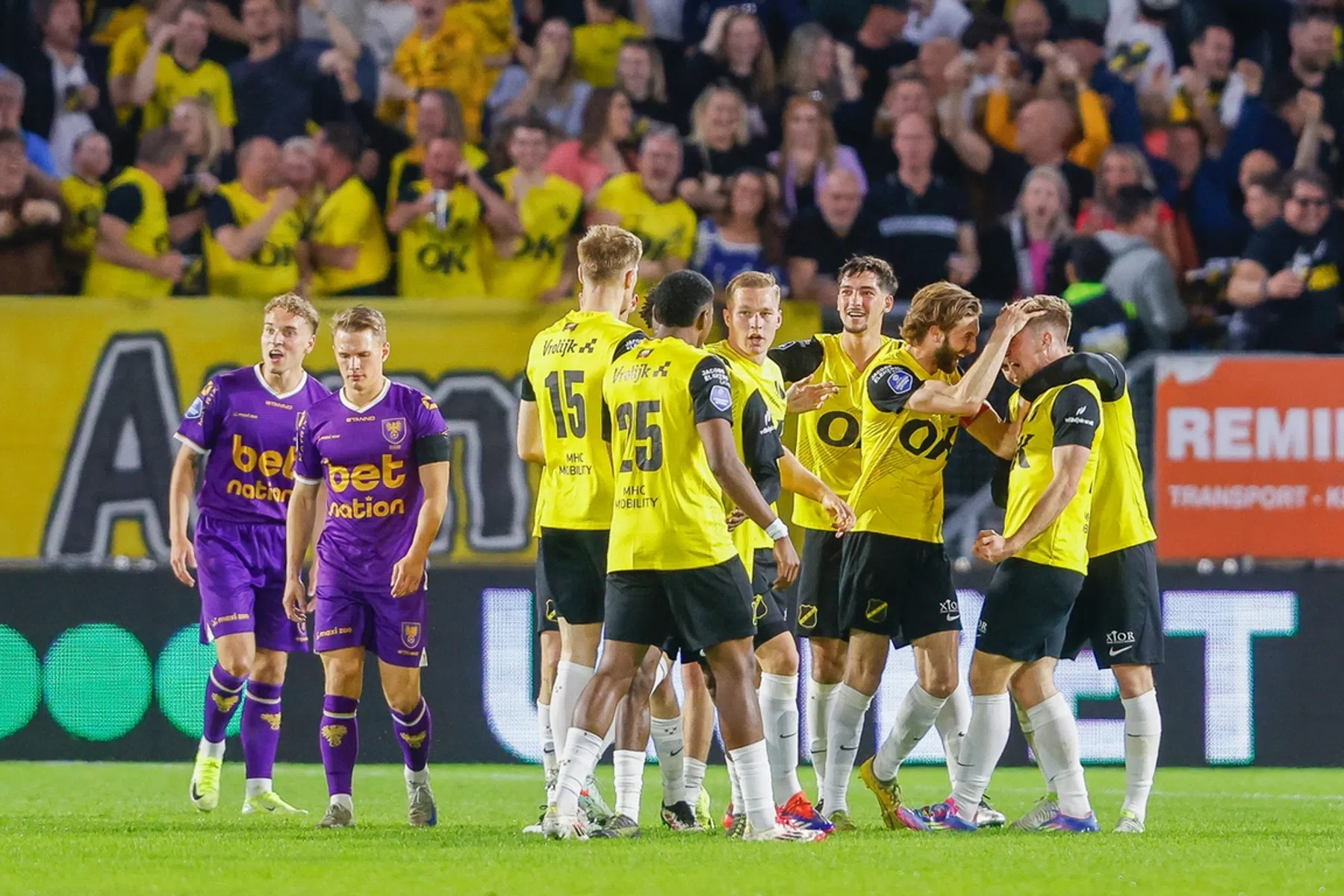 NAC en Go Ahead in evenwicht na verhitte strijd en VAR-commotie