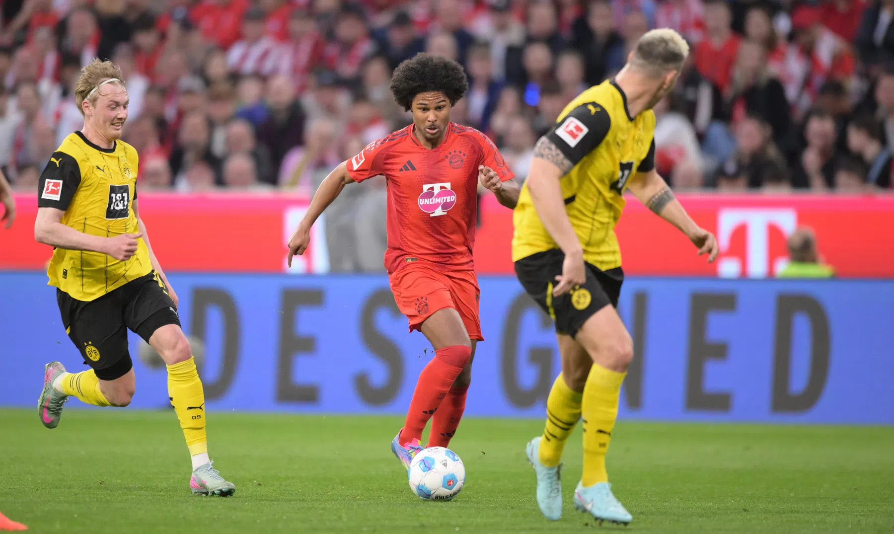 Bayern bijt zich na flitsende invalbeurt Gnabry toch stuk op Dortmund