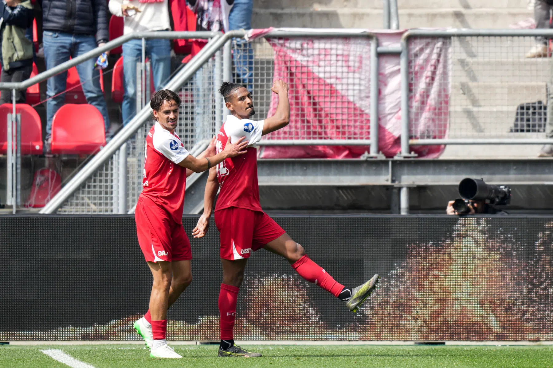 FC Utrecht dankzij prachtgoals Haller en El Karouani langs FC Groningen