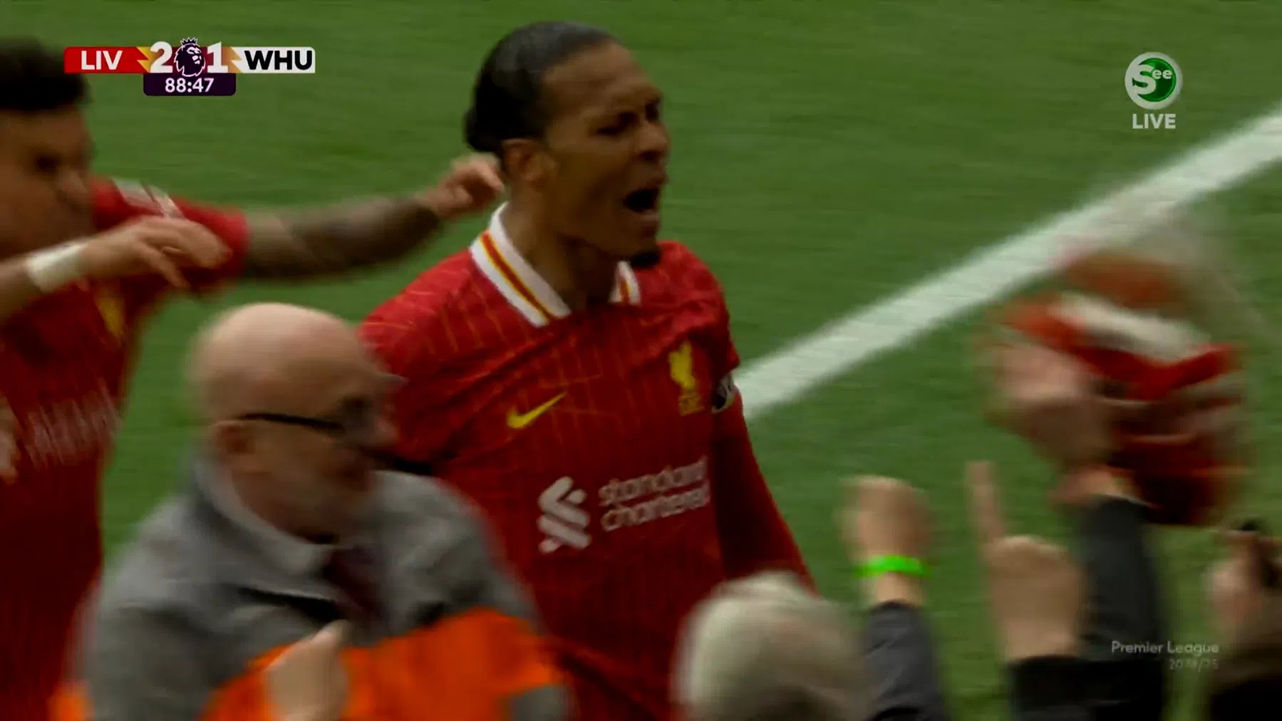 Van schlemiel naar held: Van Dijk kopt Liverpool in extremis naar zege