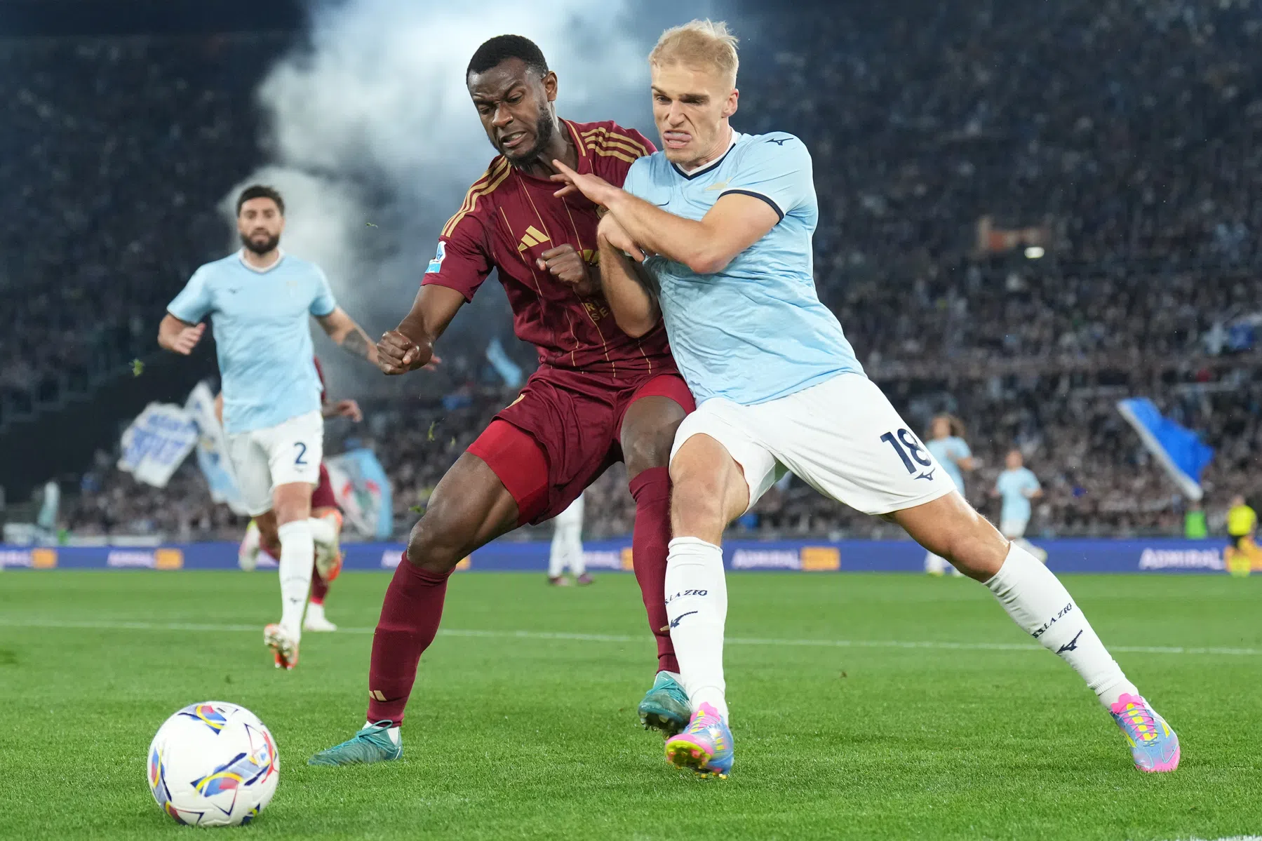 Harde Derby della Capitale kent gevoelige én prachtige goal, maar blijft onbeslist