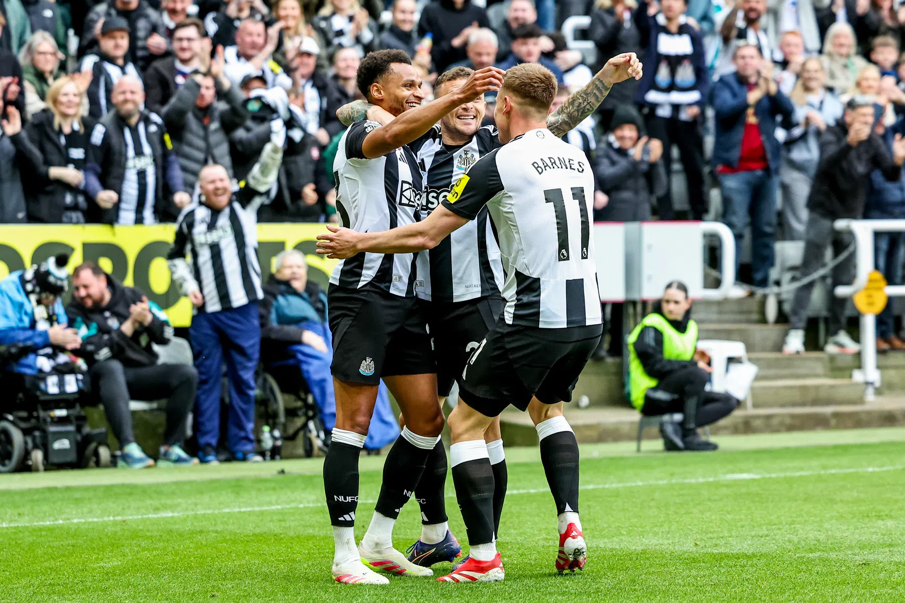 Onthutsend slecht Man Utd krijgt pak slaag op St. James' Park