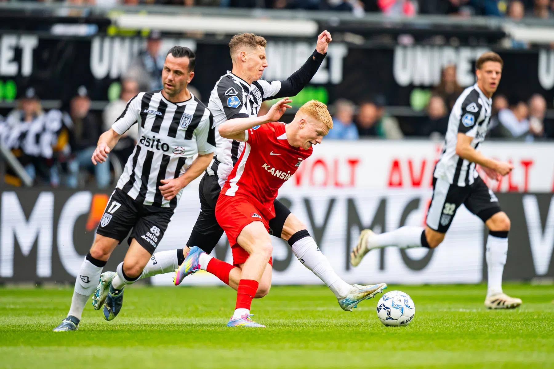 Nog meer druk op bekerfinale voor AZ na uitglijder in Almelo