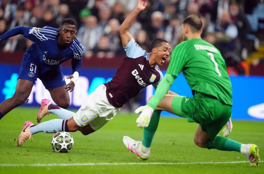 PSG zwijnt in zinderend gevecht op Villa Park en gaat naar halve finale