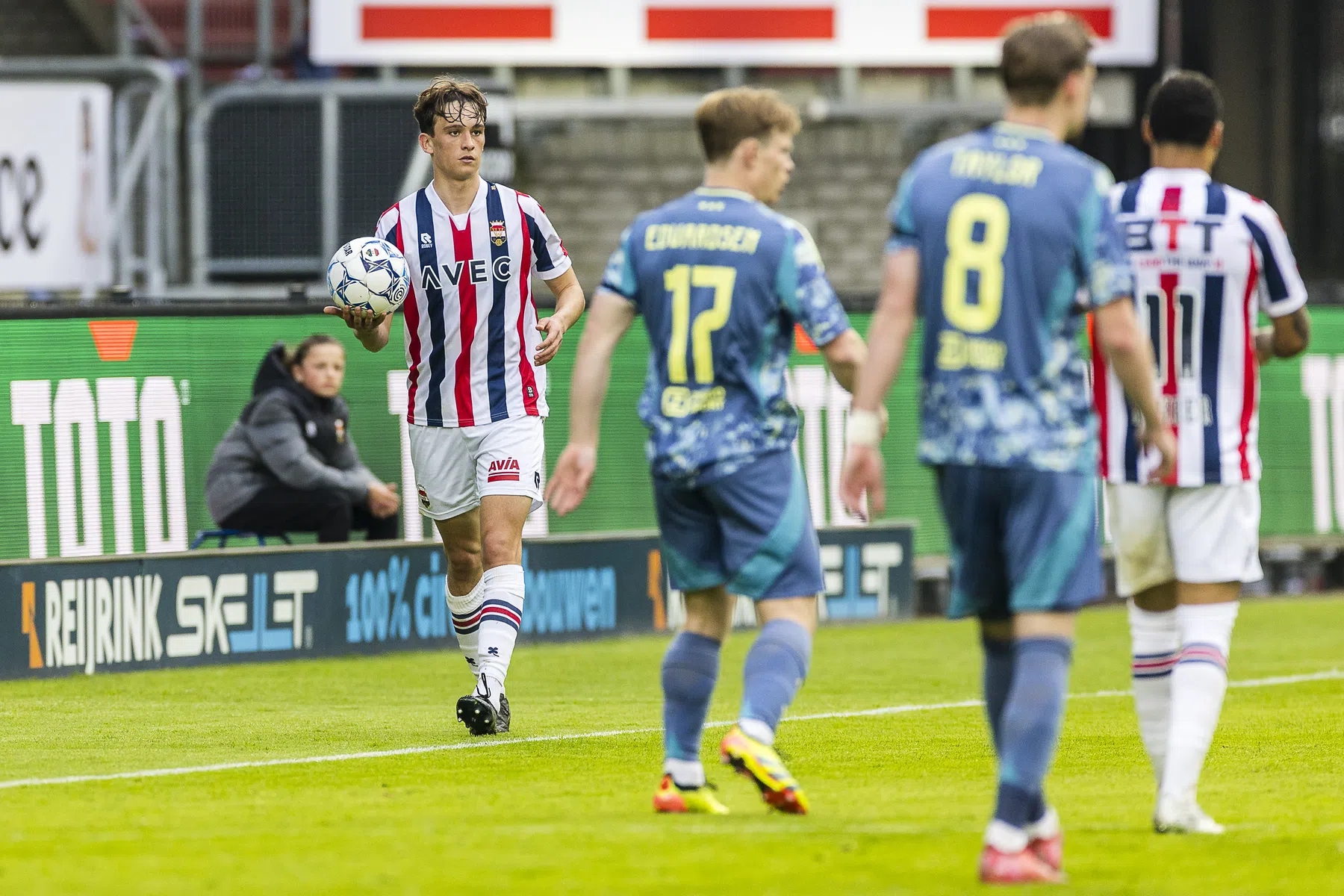 Met toestemming van zijn ouders debuteerde Jens Mathijsen (17) in de basis