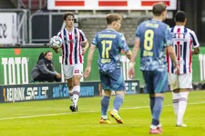 Thumbnail for article: Met toestemming van zijn ouders debuteerde Jens Mathijsen (17) in de basis