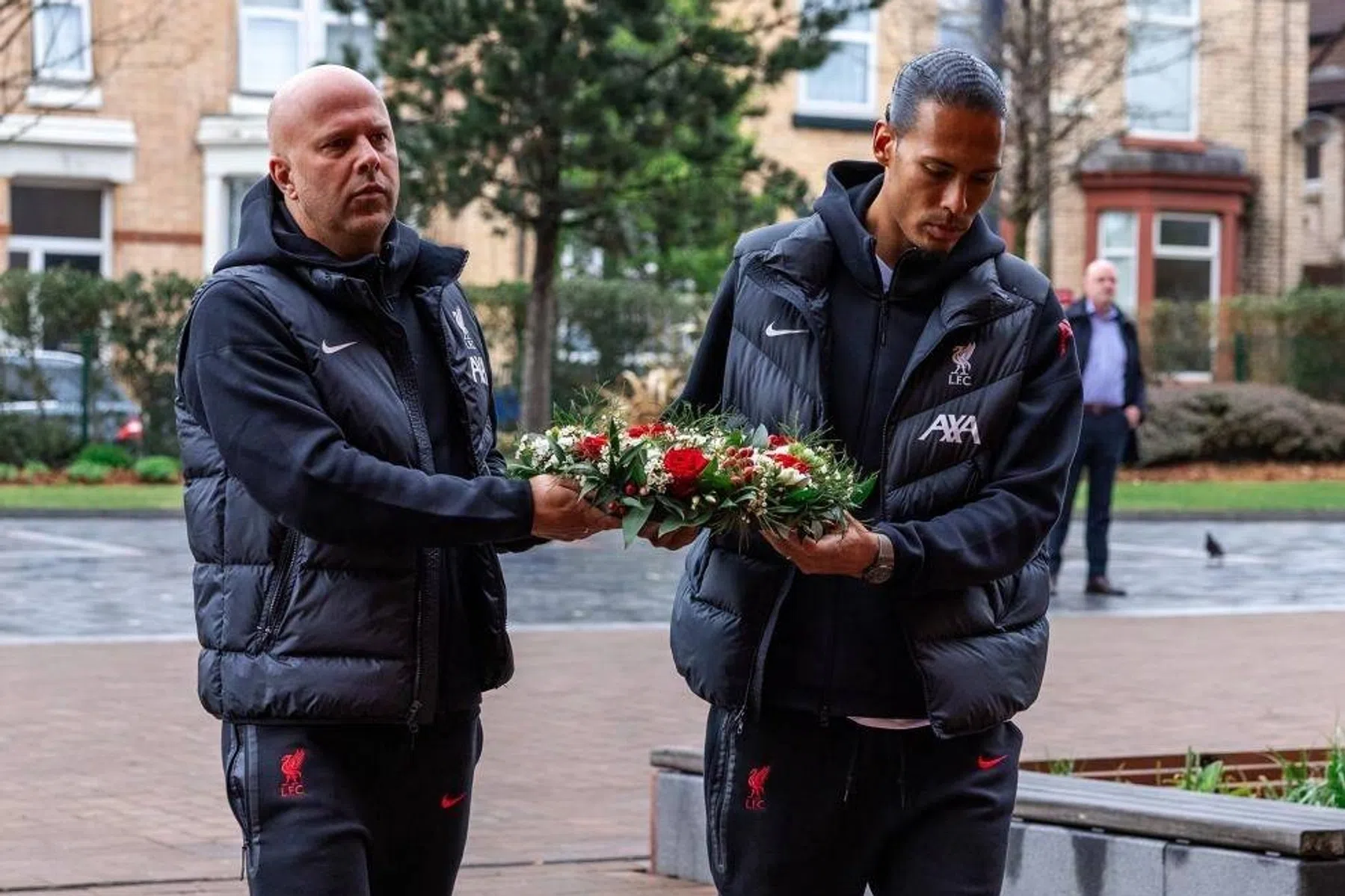 Slot en Van Dijk eren slachtoffers Hillsborough-ramp