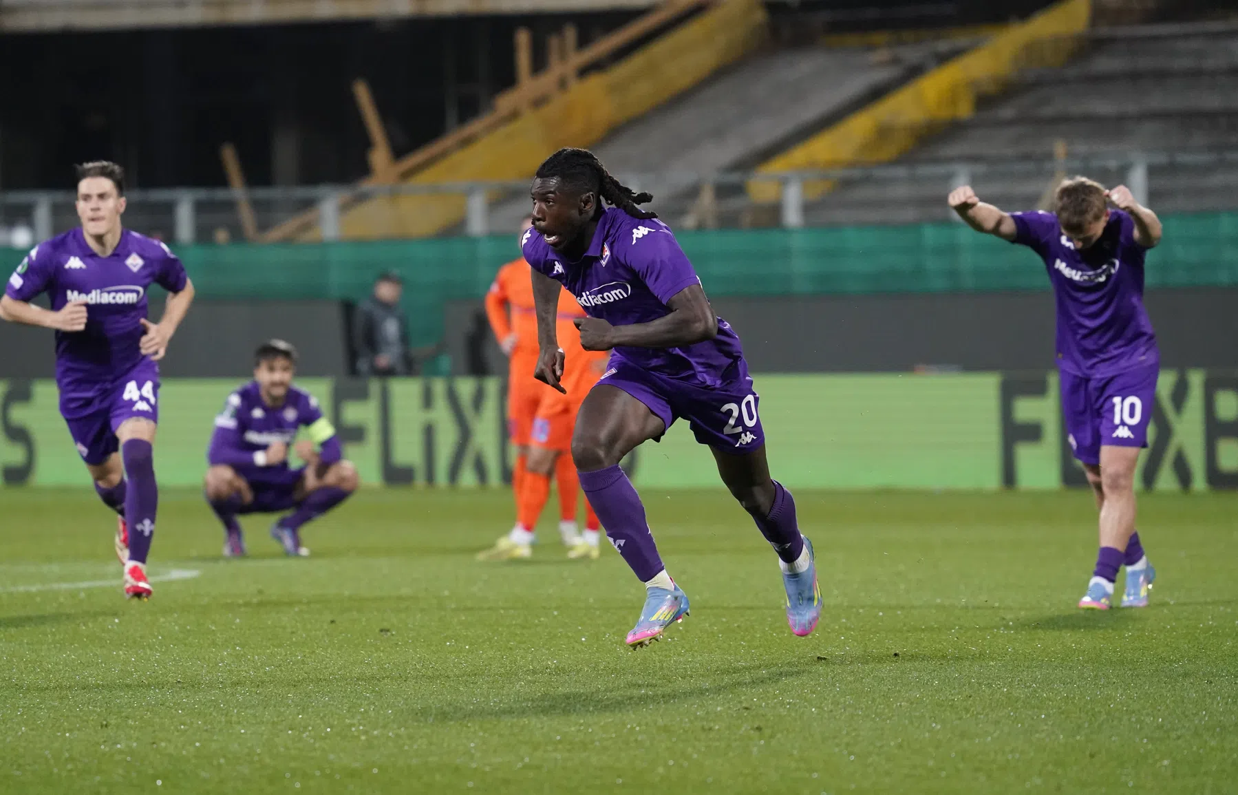 Kean behoedt Fiorentina voor Sloveense stunt, Betis ook naar halve finale