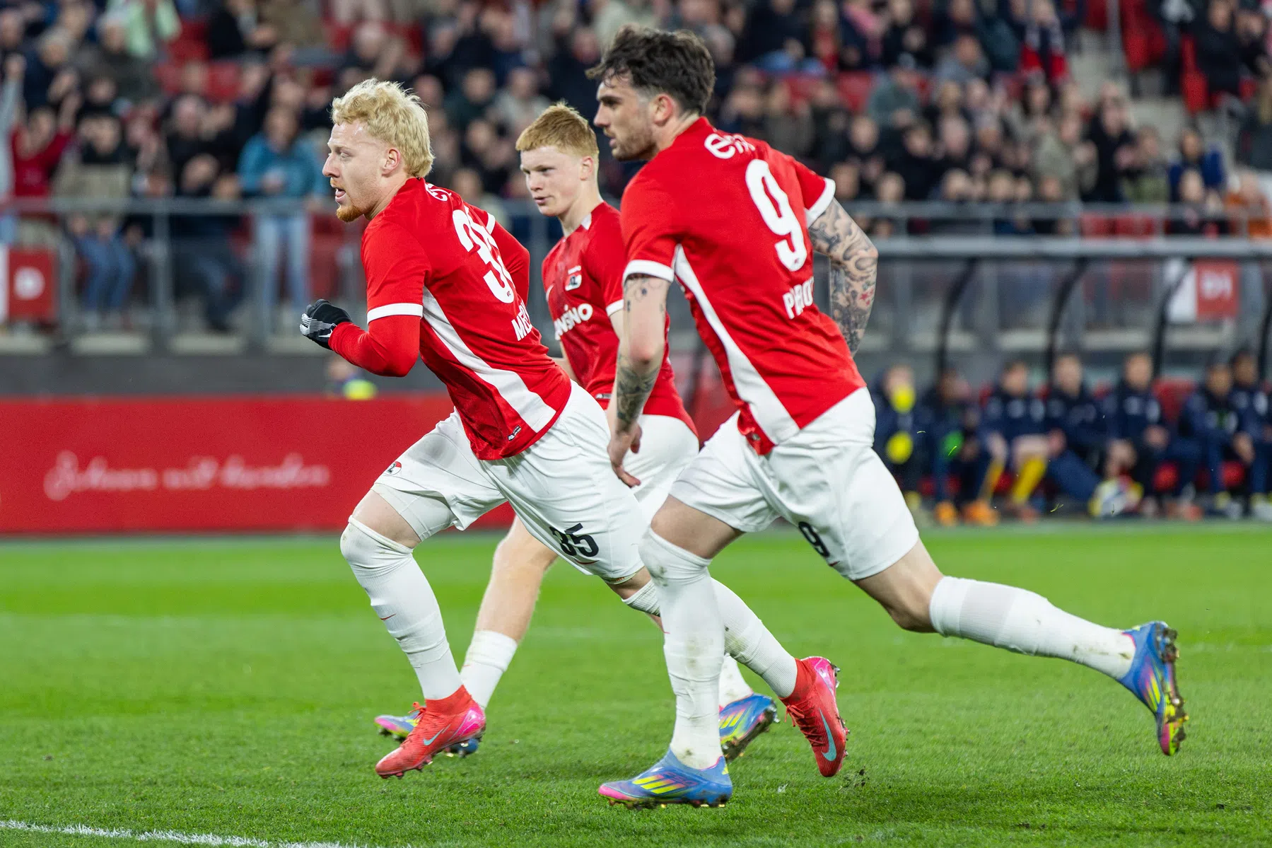 Supersub Meerdink tekent langdurig nieuw contract bij AZ