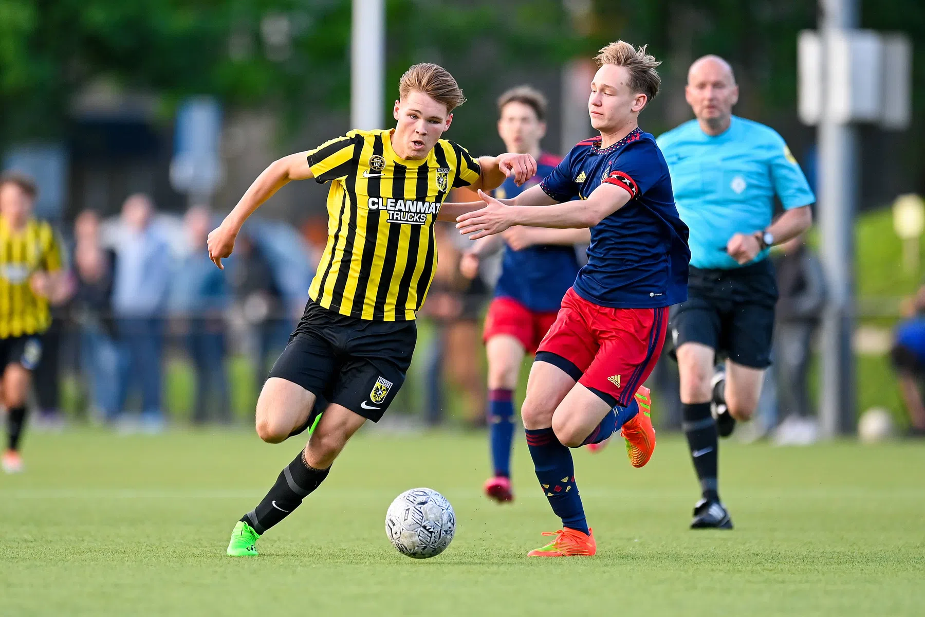 Ajax slaat slag en verlengt contract met talent tot 2030