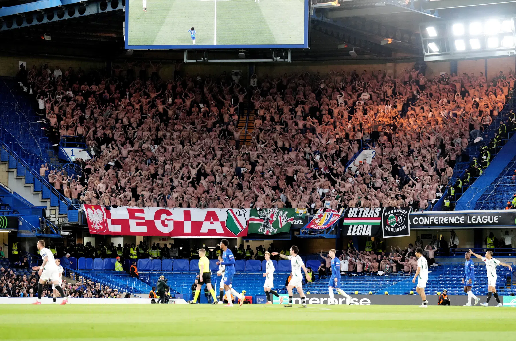 Chelsea overleeft dapper Legia, bizarre rode kaart kost Rapid de kop