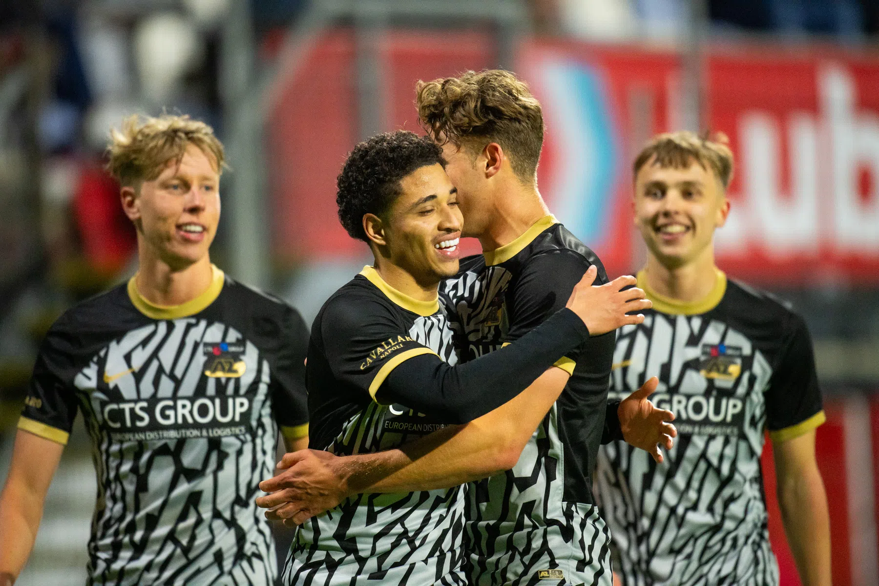 Cambuur verliest zicht op plek twee, Jong AZ geeft eerste elftal goede voorbeeld