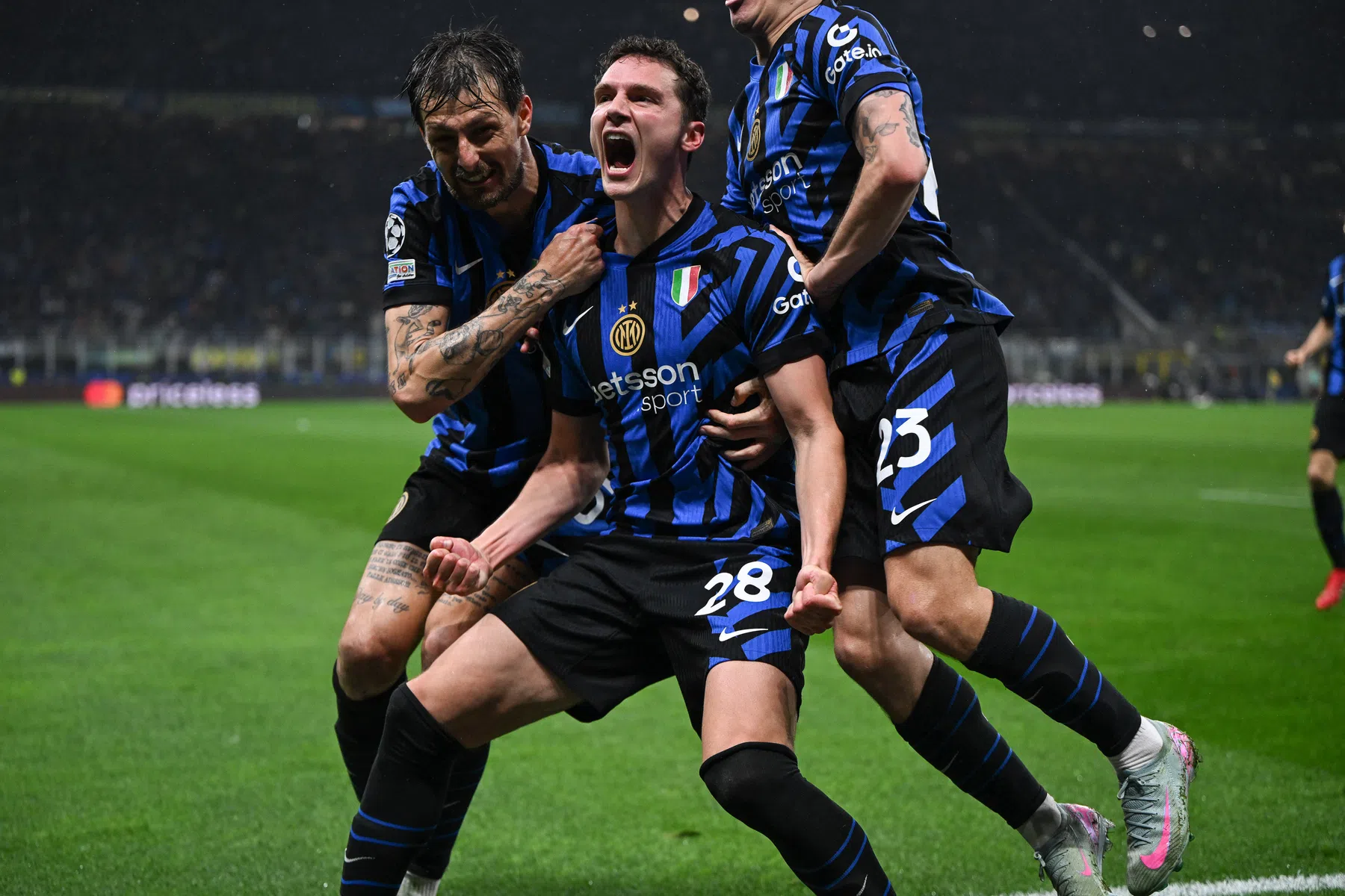 Pavard zegt sorry tegen Bayern-fans: 'Was gewoon het geluk van een kind'